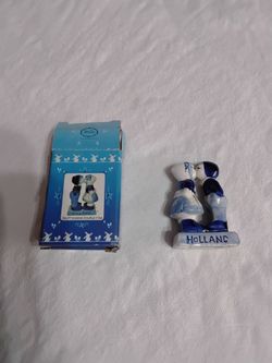 Delft kissing couple
