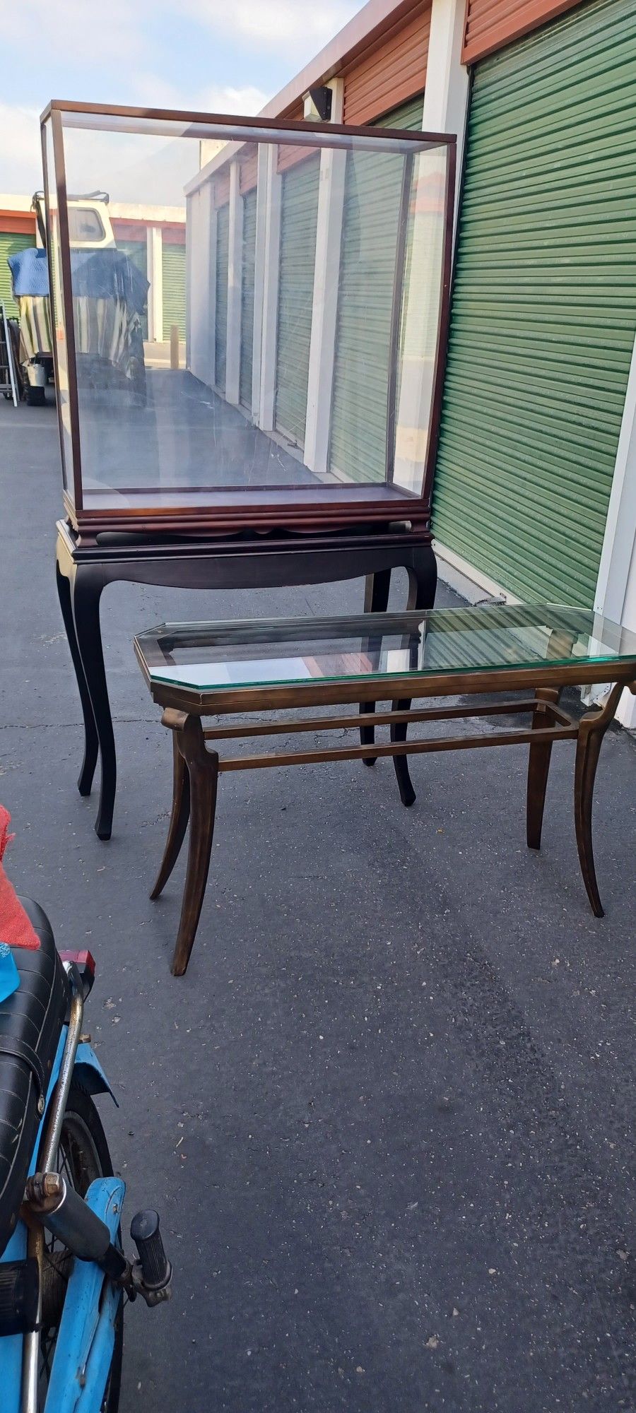 SELLING THOSE TWO FURNITURES LOOK GREAT CONDITIONS 