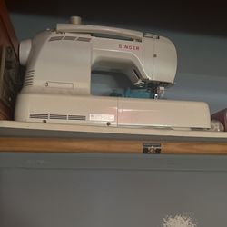 Singer Sewing Machine 