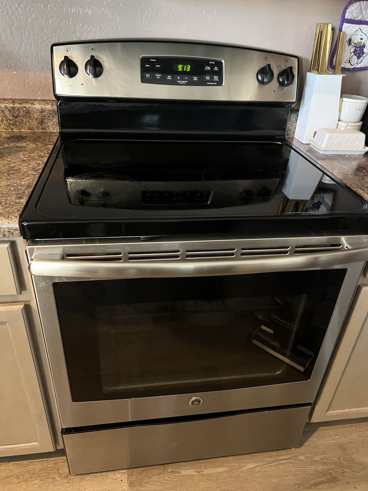 GE Oven W/Glass Top- P/U ONLY 7th ST AND BASELINE