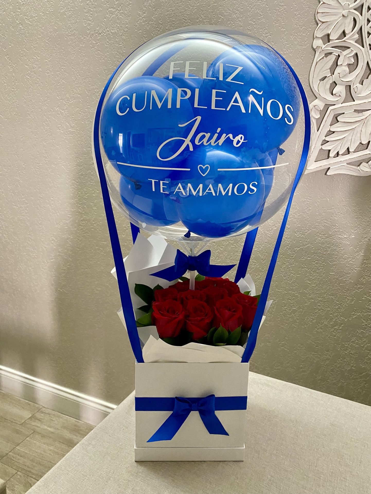 Personalized Ballon/Fresh Roses Arrangements