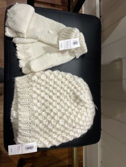 Old Navy Hat And Glove Set