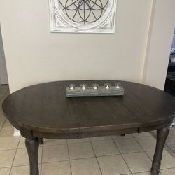 Extendable Dining Table 