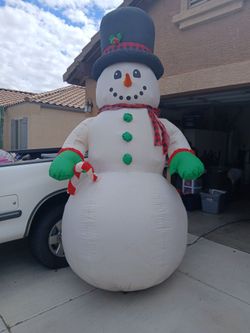 10 ft tall snowman