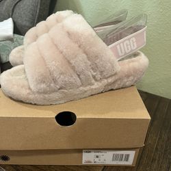 UGG WOMEN SIZE6 “ Fluff Yeah Slide “ 