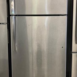 GE Refrigerator Stainless Steel 67 high by 28 wide like New Works Perfectly Very Clean 1216 Hartford Turnpike Vernon CT 