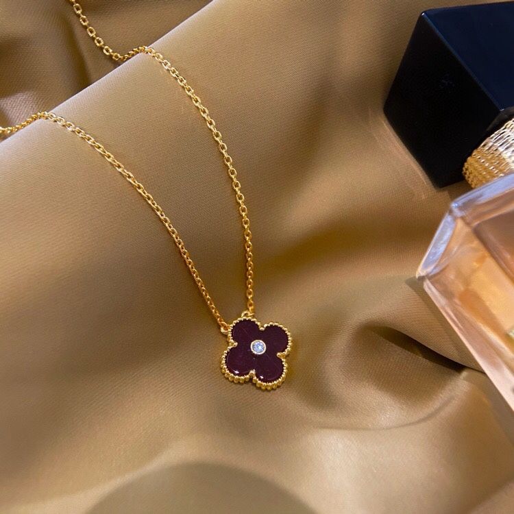 Four-leaf clover necklace with diamond