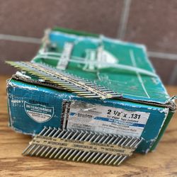 Caja de clavos 2 1/2 x .131