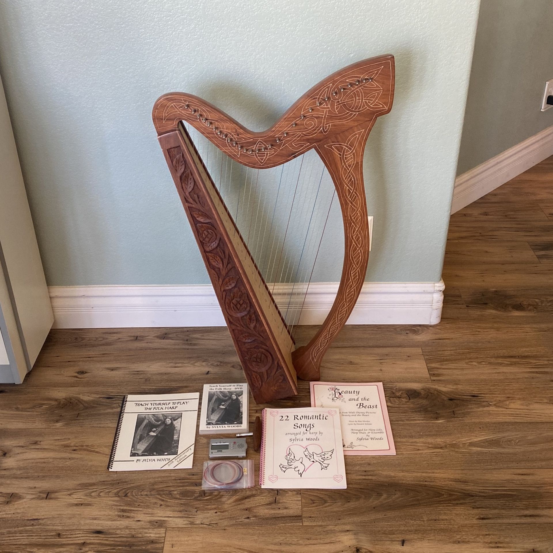 29-String Minstrel Harp w/Levers, Tuning Key, Extra Strings, Instructional Video & Play Book, and 2 Songbooks