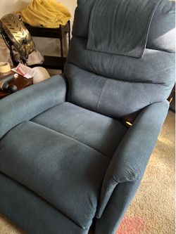Used laz boy automatic chair working in good condition