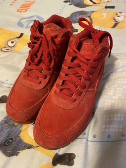 Nike boys 4.5 sneaker boots