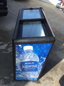 Drink refrigerator
