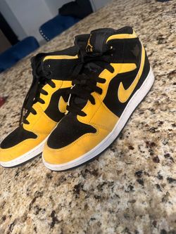 Jordan 1 mid size 7 get school ready asking 100 in great condition black yellow