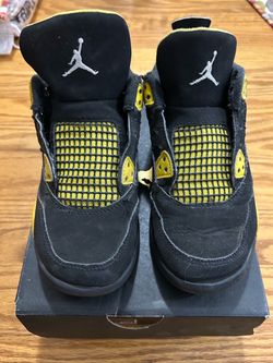 Air Jordan 4 Thunder Black Yellow Sneakers