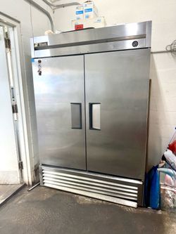 True T-49 Commercial 2-Door Reach-In Refrigerator – Made in USA