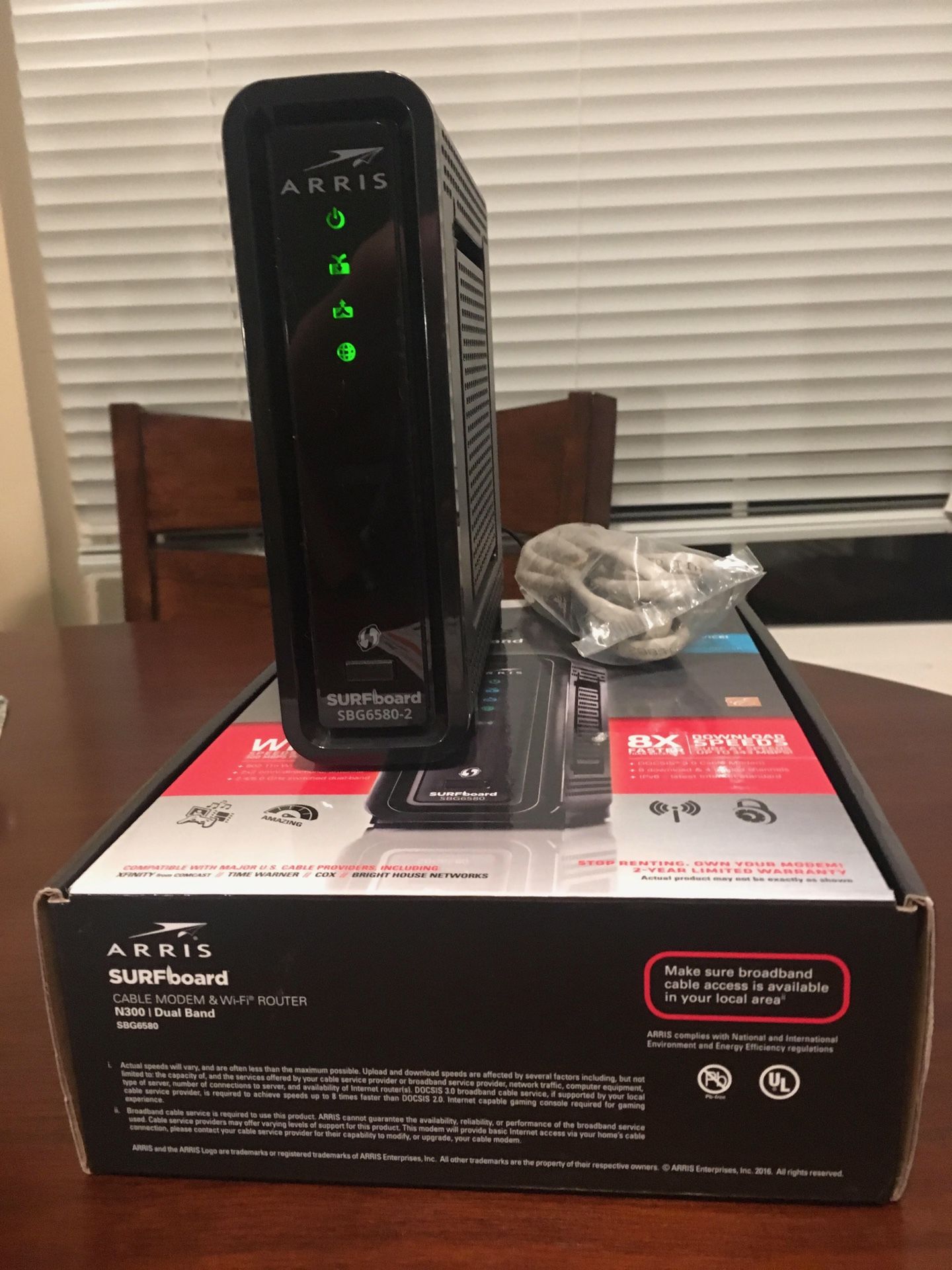 Router ARRIS Surfboard SBG6580-2 8x4 DOCSIS 3.0 Cable Modem/Wi-Fi N600