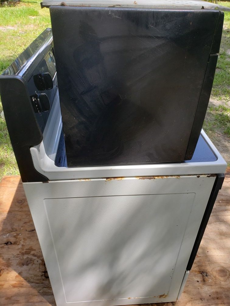 Goldstar Over the range microwave for Sale in Apopka, FL OfferUp