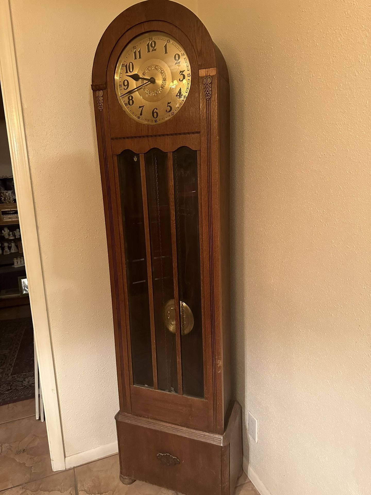 Grandfather clock Antique