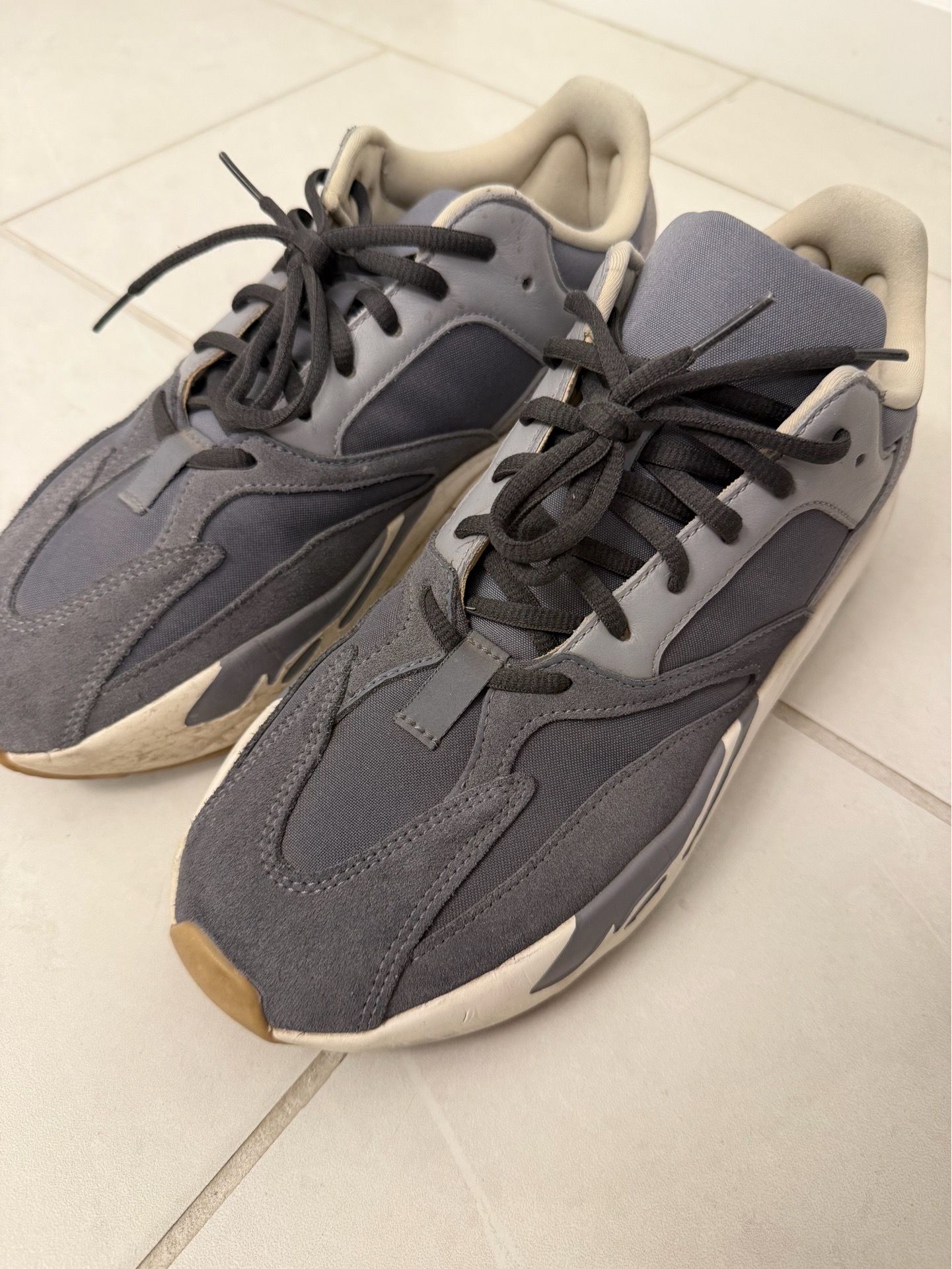 Yeezy 700 magnet