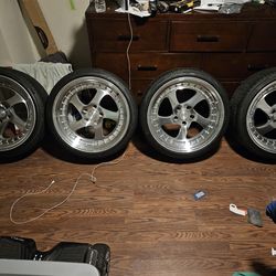 19' ESR SR02 RIMS AND TIRES