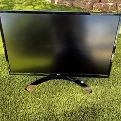 24” LG COMPUTER MONITOR SCREEN 47TH AVE. AND DOBBINS IN LAVEEN