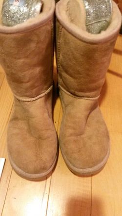 Light tan ugg boots