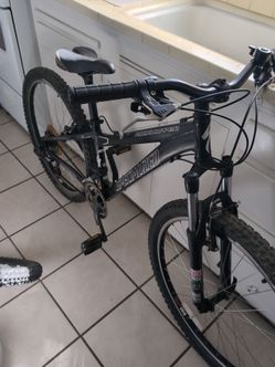 Specialized Rockhopper Black frame, small frame MTB mountain bike front suspension
