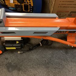 YARDMAX 6.5-Ton 15 Amp Horizontal Electric Log Splitter $250