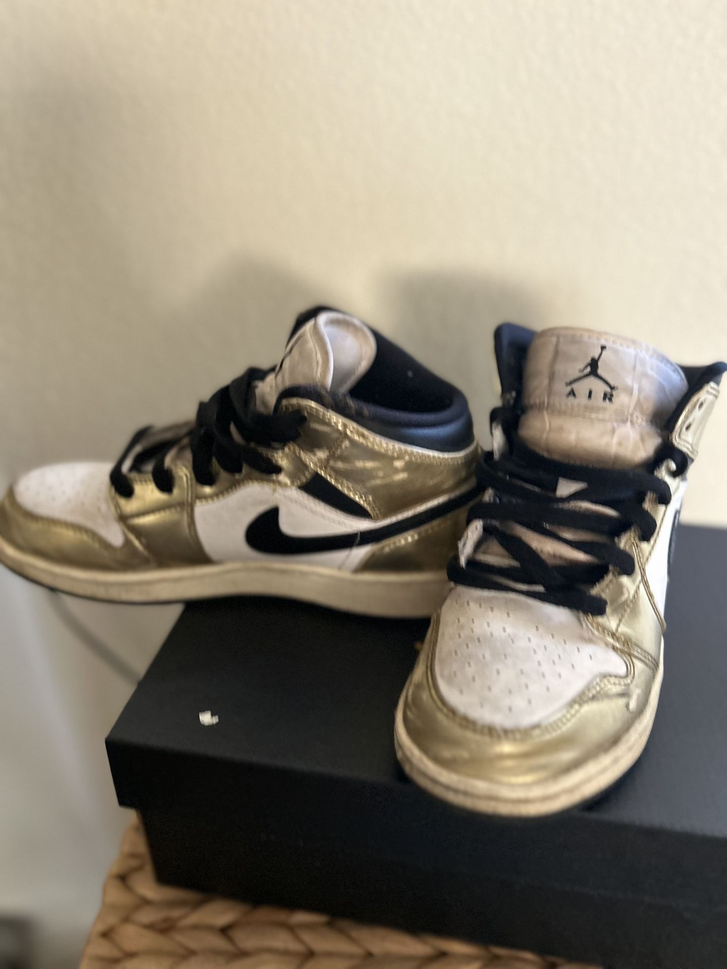 Jordan 1 Gold And White 2020