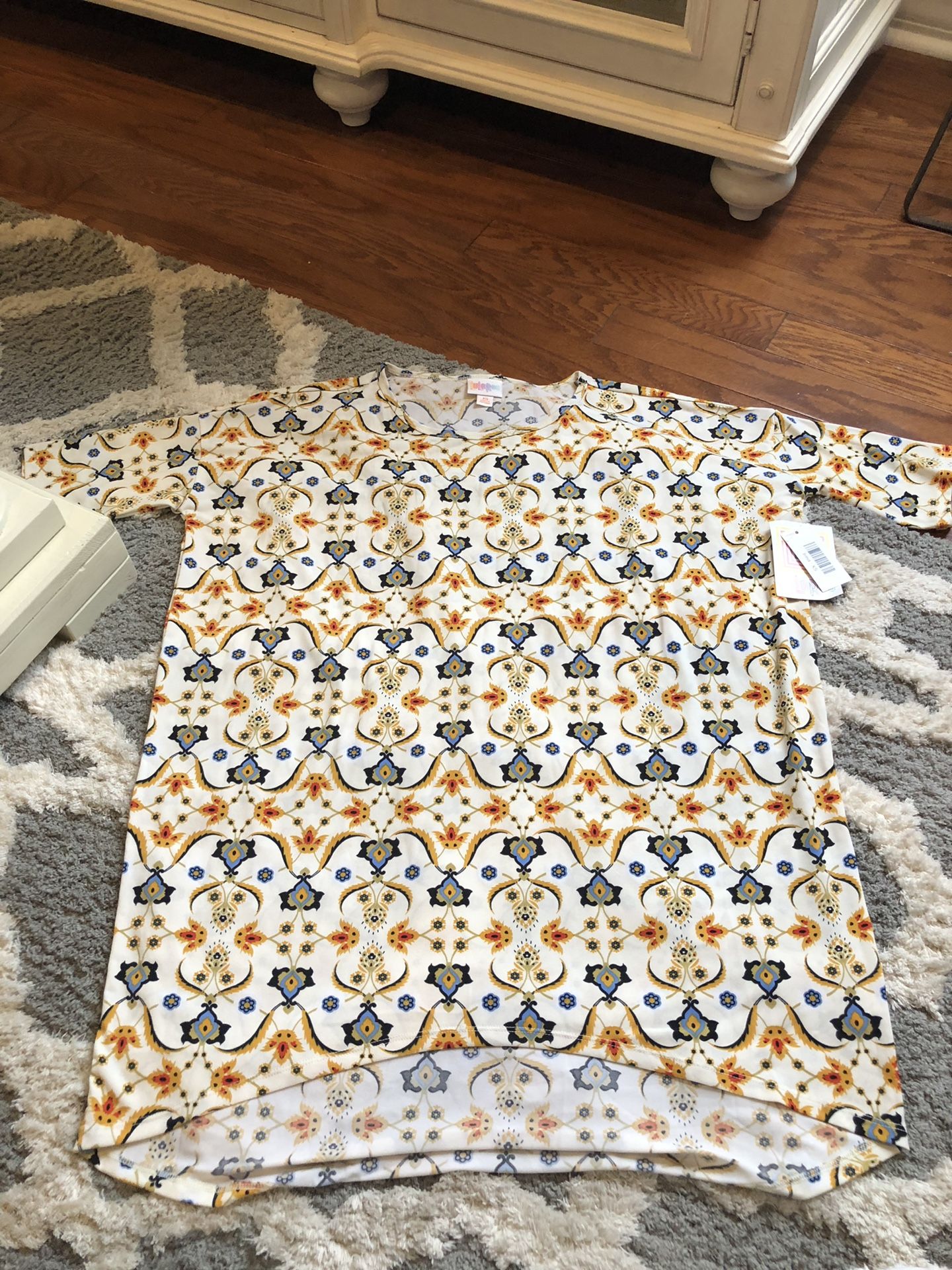 Lularoe Irma Top size Xs w tags !
