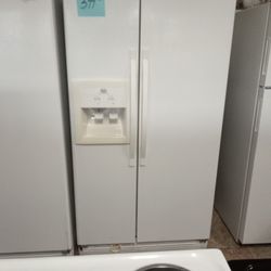 Whirlpool Side By Side Refrigerator White Ex Large Excellent Warranty . Delivery Available . 2203 Fowler St. 33901