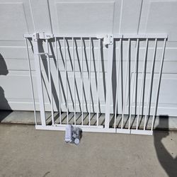 30" child gate 29"-42.5" new
