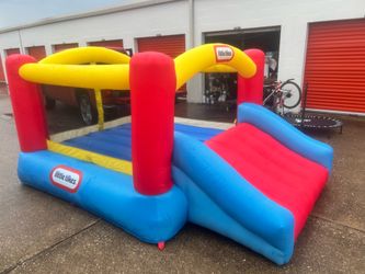 Little Tikes Jump 'n Slide Inflatable Bounce House with Blower