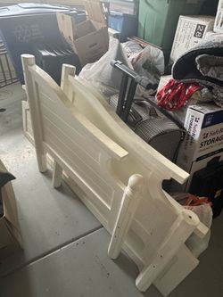 White Daybed Twin.