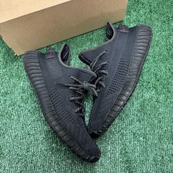 YEEZY 350 BLACK NON REFLECTIVE SIZE 11