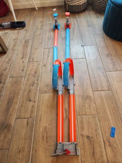 Hot Wheel Double Race Track