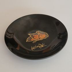 Vintage Couroc of monterey decorative plate butterfly diameter 7 
7/8inch. Pre-owned, good shape, no chips or cracks, please see photos 
for details.
