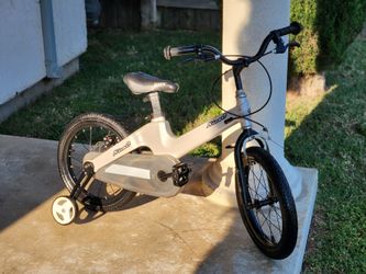 16" Almost New kiddies bmx bike with training wheels