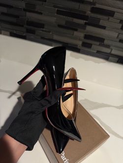 Suela roja heels