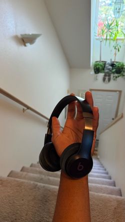 Beats Solo 4 all black