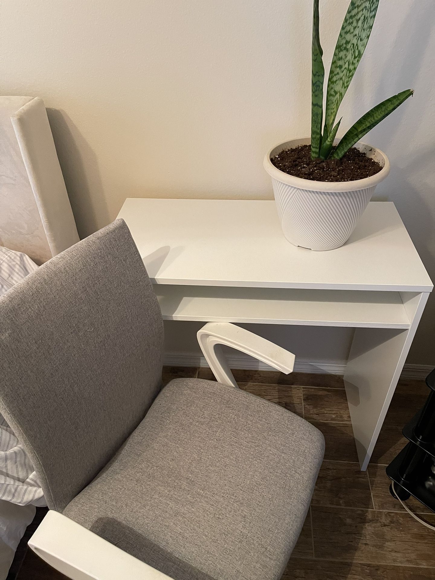 Desk And Chair 30x15x30 (desk)