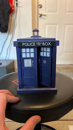 Doctor Who TARDIS Police Box Replica