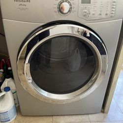 Frigidaire Washer & Dryer Set + NEW 15" Pedestals – $195 OBO – YOU HAUL