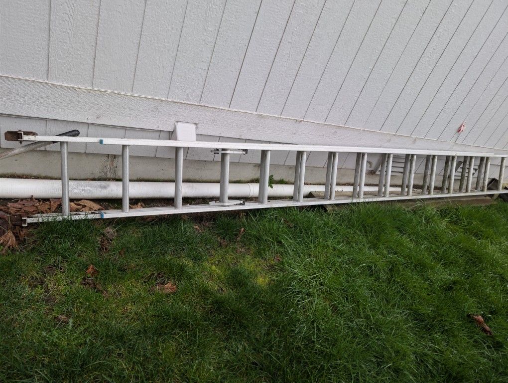 28ft Aluminum Extension Ladder