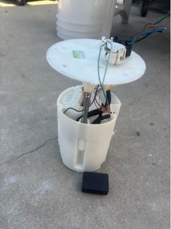FUEL PUMP ASEMBLY 2017-2020 TOYOTA SIENNA 3.5 L OEM.