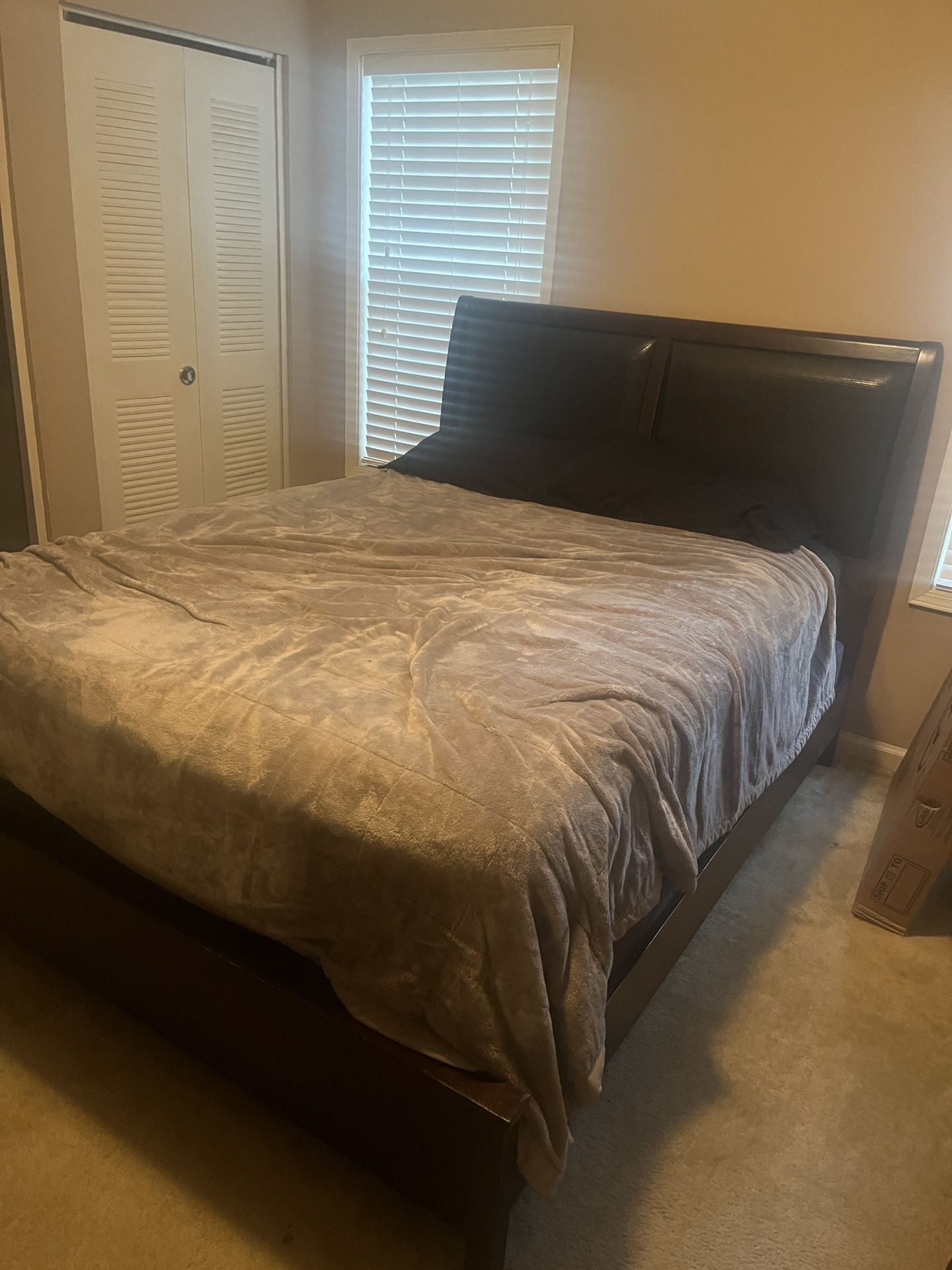 Queen size HEADBOARD & dresser