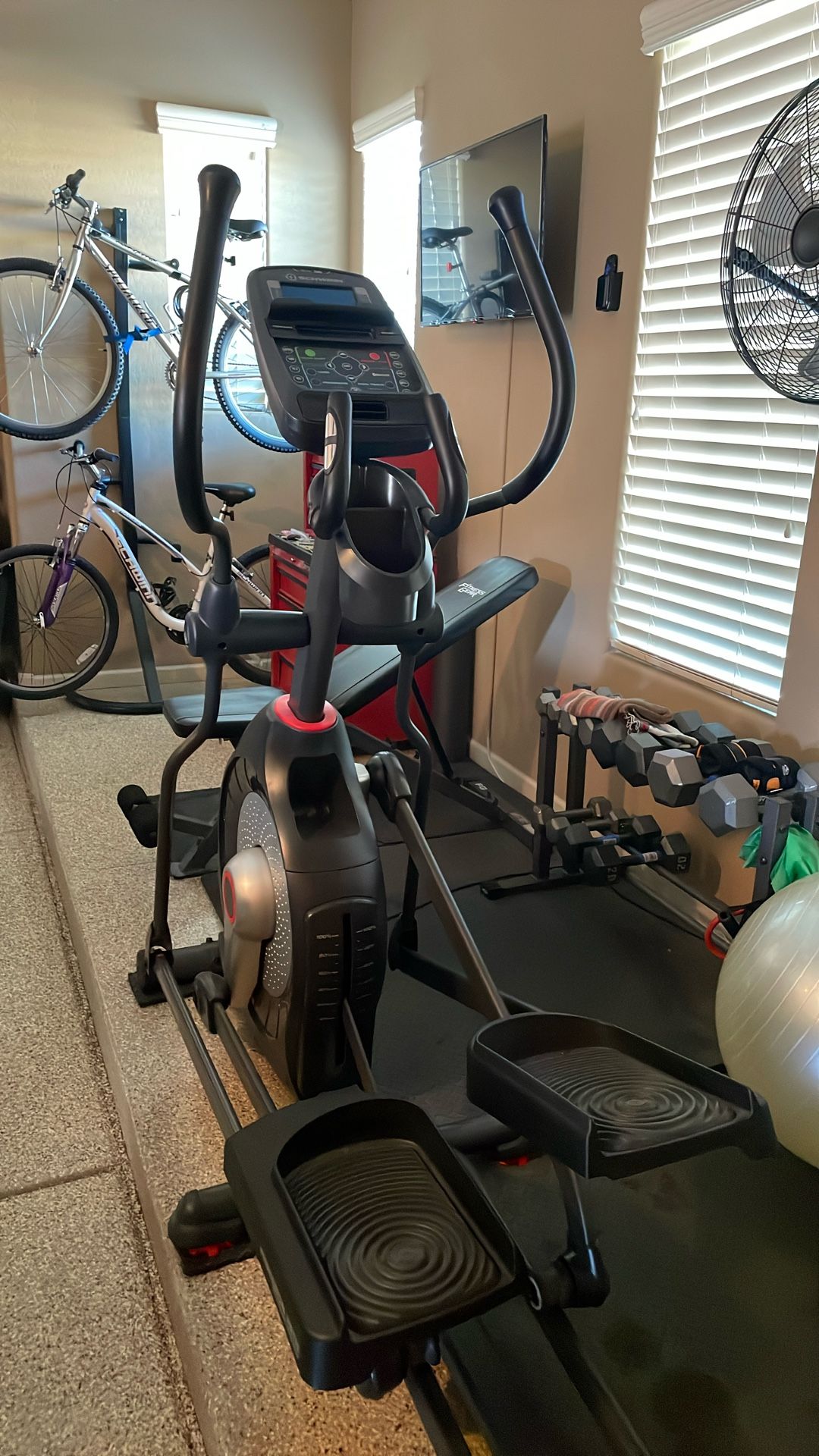 Schwinn 470 Elliptical.