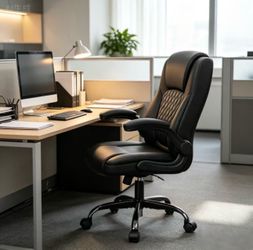 Black desk chair (NEW)
