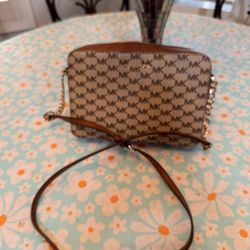 Michael Kors Messenger Crossbody 