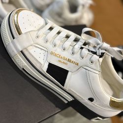Dolce & Gabbana Custom https://offerup.com/redirect/?o=Mi5aZXJv Low-top sneakers in white, gold, and blac